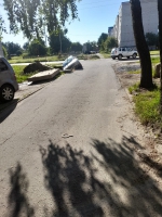 В Суземке водитель на автомашине заехал в яму для теплотрассы