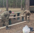 Брянские волонтеры и военнослужащие привели в порядок памятник военным журналистам - Рассвет