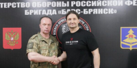 Командир «БАРС-Брянск» Сергей Антошин поздравил Эдгарда Запашного с Днём рождения - Рассвет