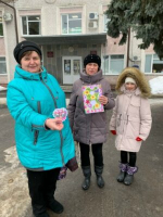 Участники движения «Первые» поздравили женщин с праздником