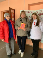 Участники движения «Первые» поздравили женщин с праздником